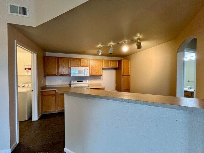Photo - Very nice 2 bed 2 full bath on top floor n... Apartment