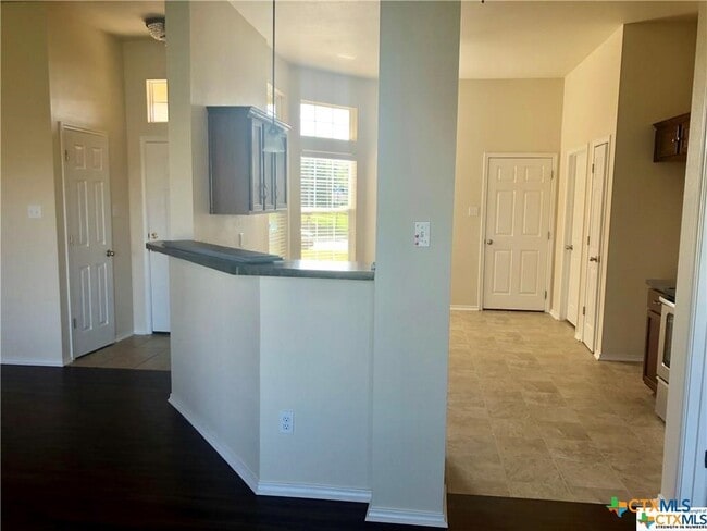 Foto del edificio - 5803 Alexandria Dr