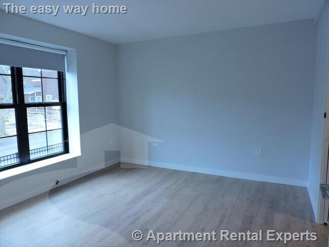 Building Photo - 10 Soden St