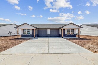 Building Photo - 917 Arrowhead St