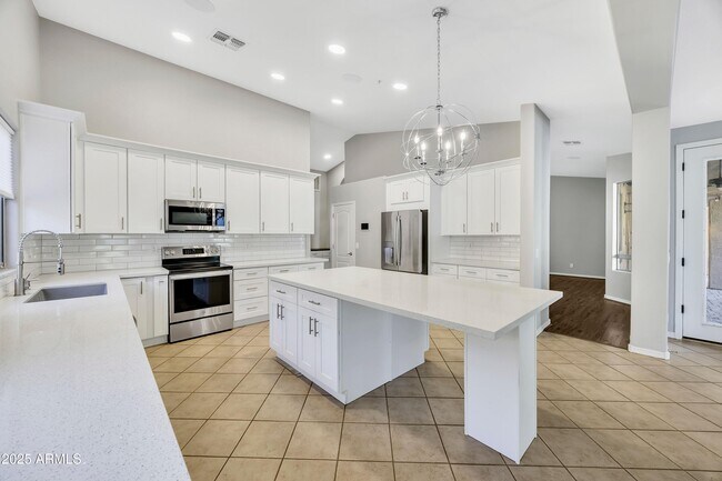 Foto del edificio - 7446 E Glenn Moore Rd