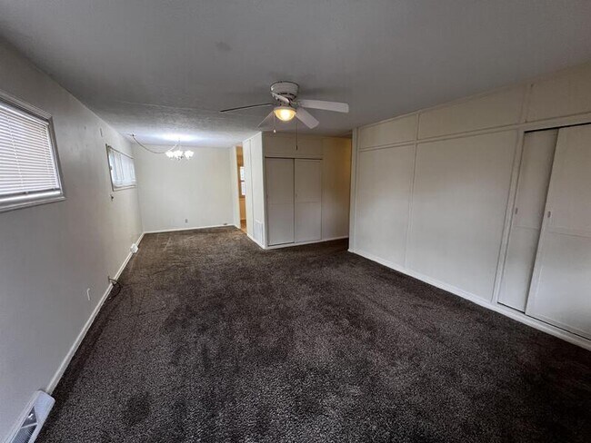 Foto del edificio - 4824 Redstart Rd