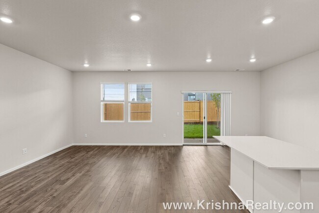 Foto del edificio - Beautiful 4 BD* 2.5 BA* **NEW** CONSTRUCTI...