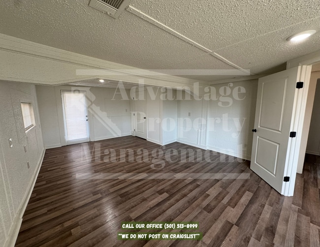 Foto del edificio - 211 Adams Lake Rd