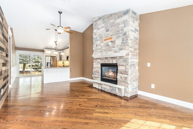 Foto del edificio - 1361 Chestnut Cir