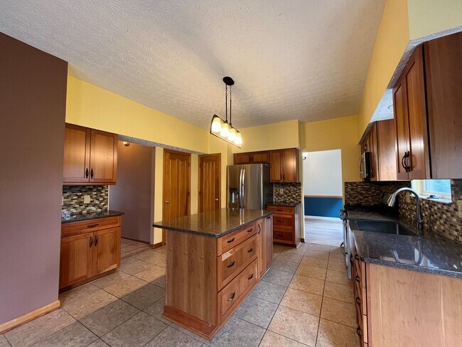 Foto del edificio - Spacious 3-Bed, 2.5-Bath Home in Desirable...