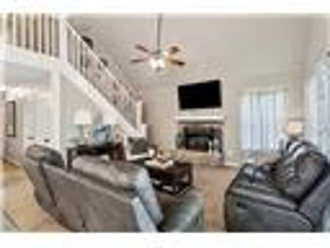 Building Photo - Elegance at it's Finest