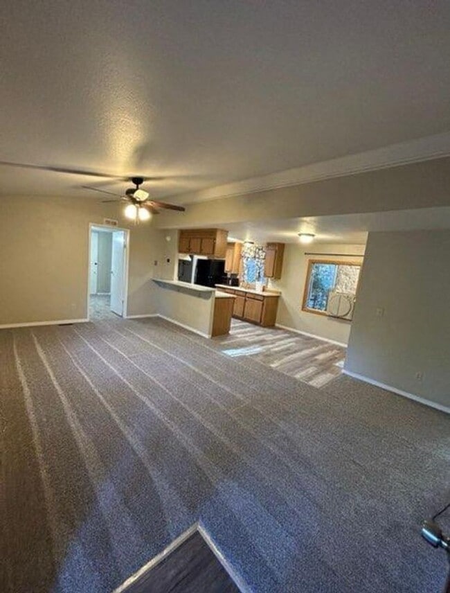 Foto del edificio - 16516cobbblvd.is4lease.com