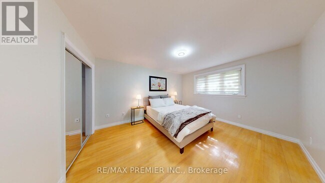 Building Photo - 114 Tandridge Crescent