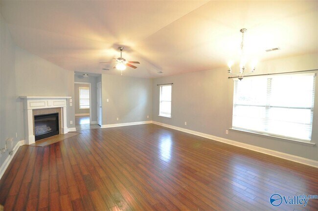 Foto del edificio - 106 Crystal Pond Ct NW