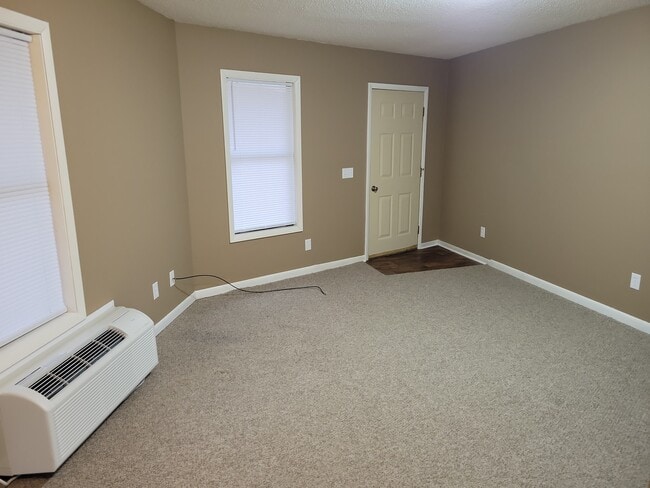 Building Photo - 54 Sitz Dr