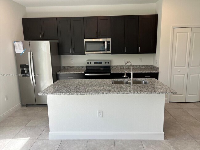 Foto del edificio - 4413 SW 155th Place Rd