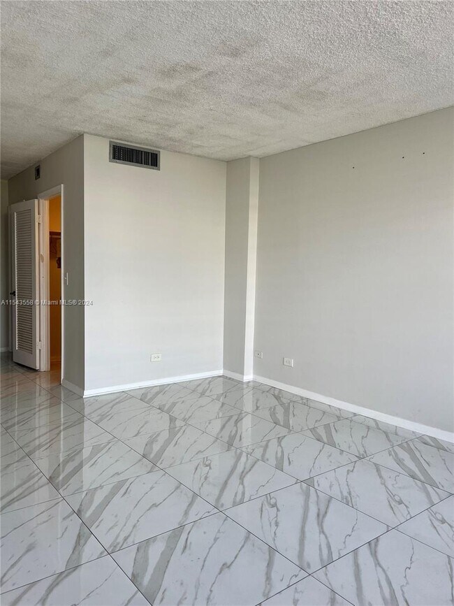 Building Photo - 1001 91st St