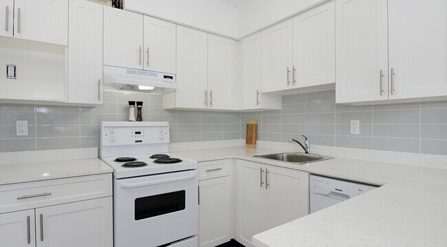 Building Photo - Breakers