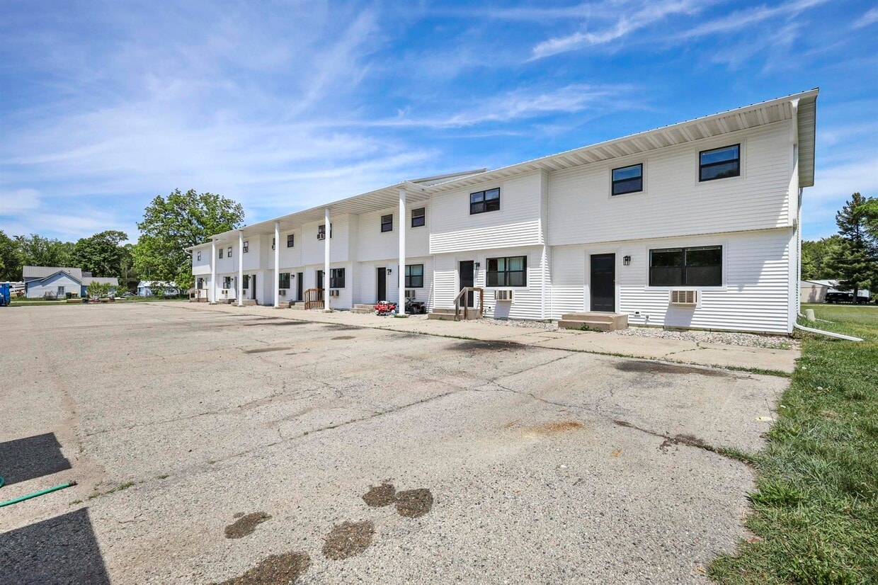 Building Photo - 424 E Union St, Lone Rock, WI 53556