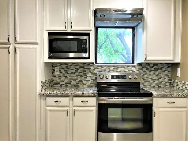 Building Photo - 87 Mozden Ln