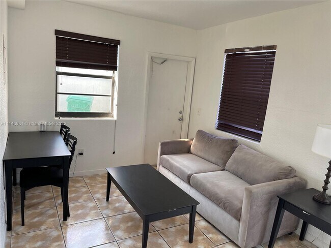 Foto del edificio - 17325 Homestead Ave