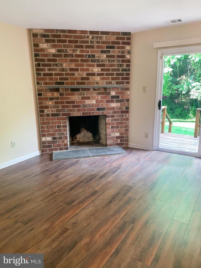 Foto del edificio - 290 Stone Ridge Dr