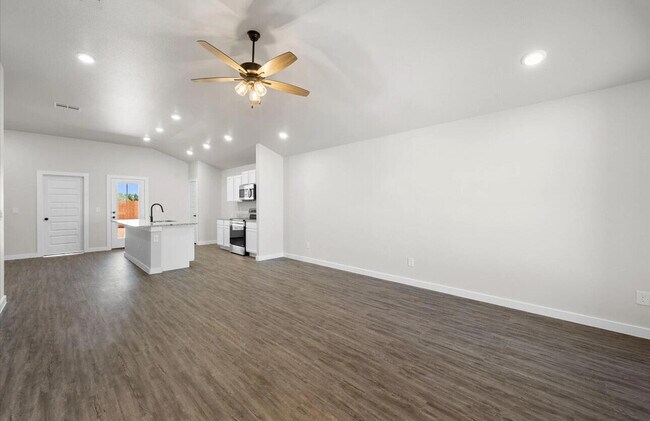 Building Photo - 2137 Langford Ave