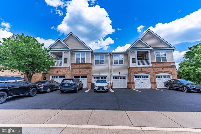 Building Photo - 43920 Hickory Corner Terrace