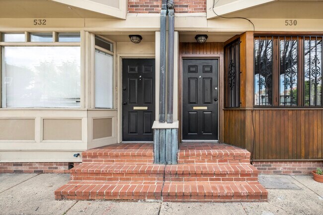 Building Photo - 532 S 15th St