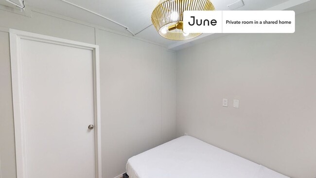 Building Photo - Room in Shared 3 bed/1 bath home
