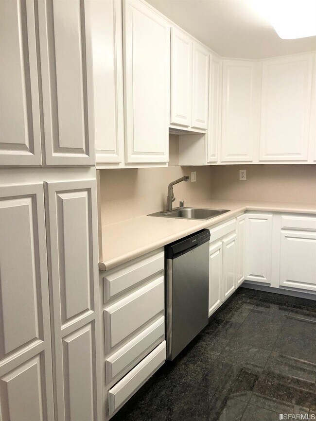 Building Photo - 111 Corwin St