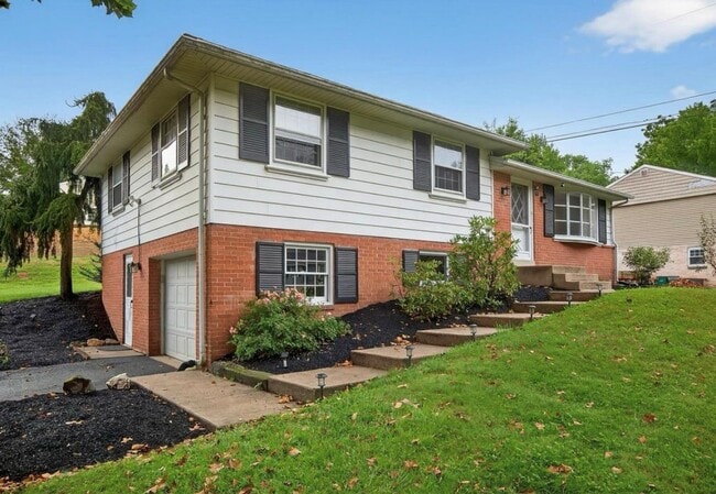 Building Photo - 880 Corvair Rd