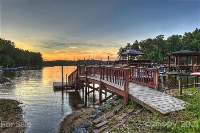 Foto del edificio - 2427 Mt Isle Harbor Dr