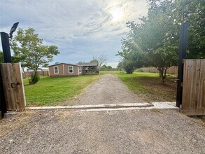 Building Photo - 9115 Puritan Way