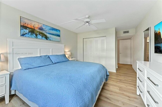 Foto del edificio - 3540 S Ocean Blvd
