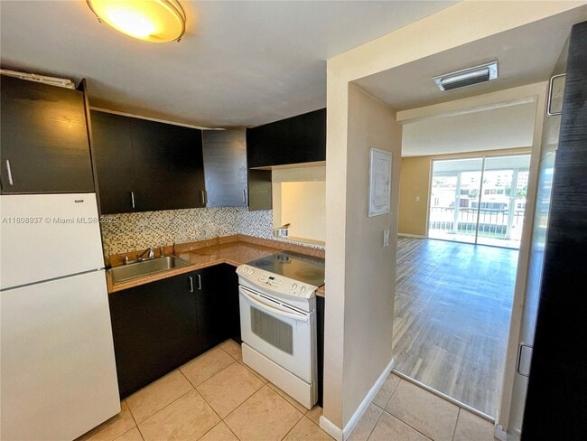 Foto del edificio - 2859 Leonard Dr