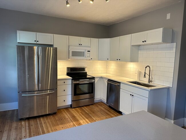 Building Photo - 248 Perrine St