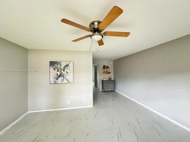 Foto del edificio - 13455 SW 3rd St