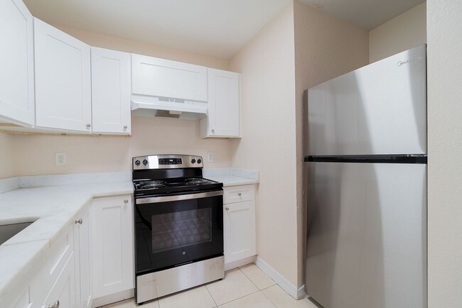 Building Photo - Beautifully remodeled 3-bedroom, 2-bathroom