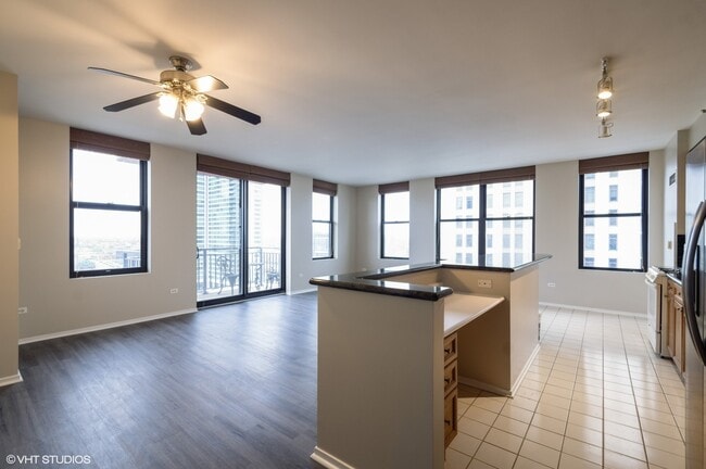 Foto del edificio - 330 N Jefferson St