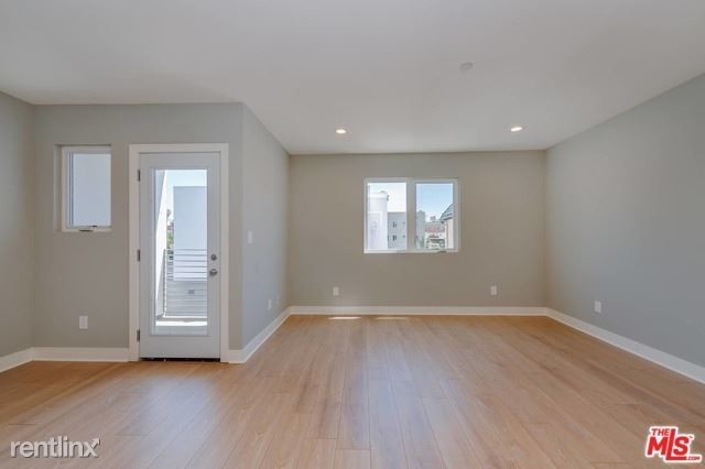 Foto del edificio - 427 N Heliotrope Dr