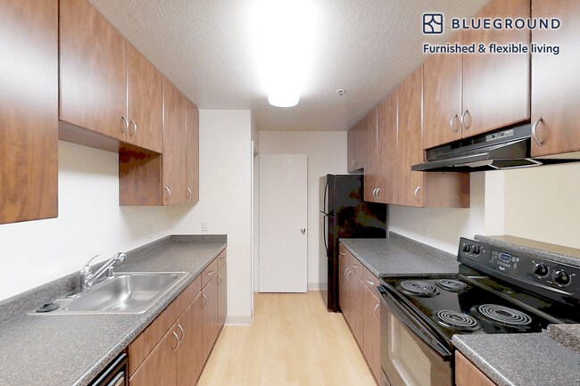 Building Photo - 1600 Villa St
