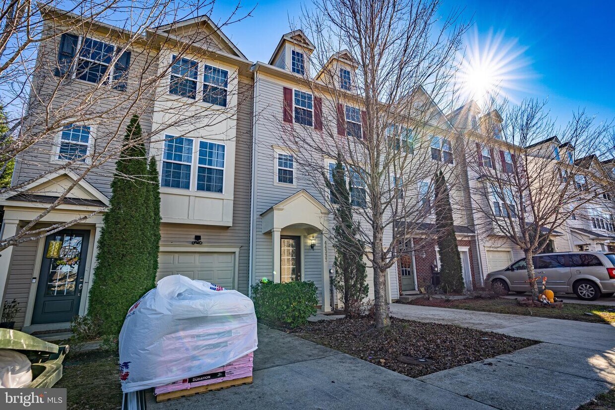 44333 Ocelot Way, California, MD 20619 Townhome Rentals in California