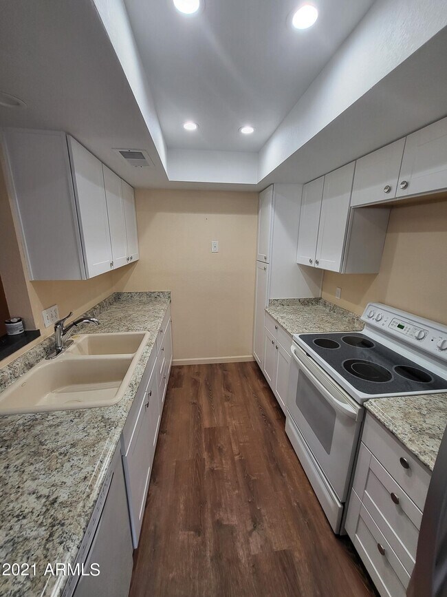 Building Photo - 14652 Yerba Buena Way