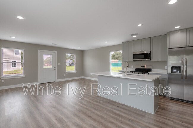 Building Photo - 250 N Shady Oaks Dr