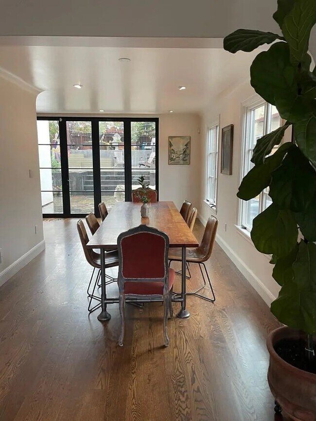 Foto del edificio - 3219 Kingsland Ave