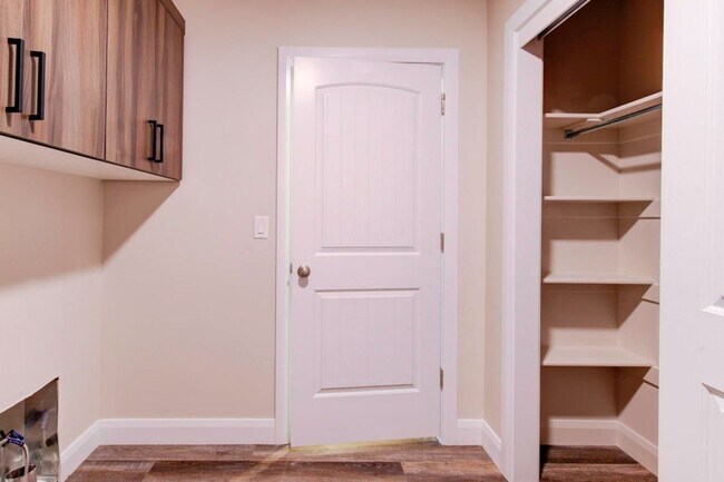 Foto del edificio - Townhome in the Shadow Cove Subdivision