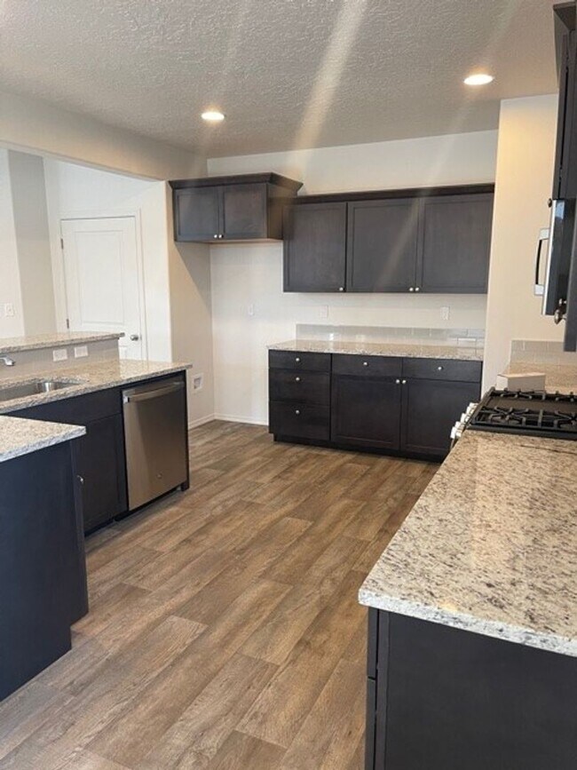 Foto del edificio - Newer build in Redmond with bonus room and...
