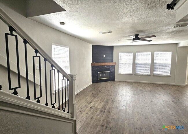 Foto del edificio - 1648 Dogwood Ln
