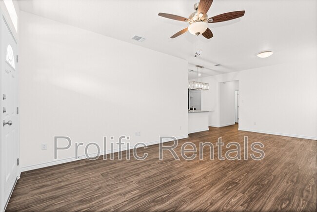 Foto del edificio - 5104 Rose Gdn Lp