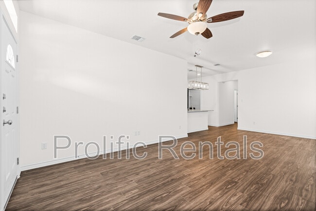 Foto del edificio - 5308 Rose Gdn Lp