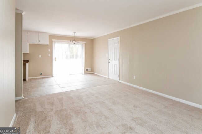 Building Photo - 892 Oak Dr