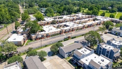 Building Photo - 2100 College Dr