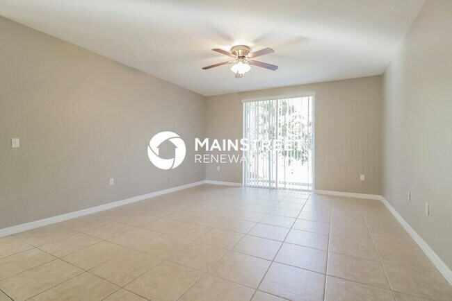 Building Photo - 4 Bedroom Pet-Friendly Home in Kissimmee, FL with Main Street Renewal